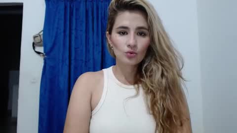 Snapshot of natasha_lopera chatting on March 3, 3:19 am Natasha online show from March 3, 3:19 am