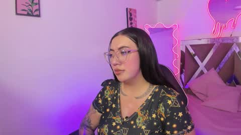 Snapshot of natashaa_tay chatting on February 28, 3:29 am Natashaa online show from February 28, 3:29 am