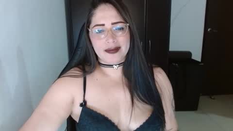Snapshot of natashasmithe chatting on October 16, 1:06 am Natasha Smithe online show from October 16, 1:06 am