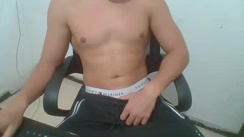 Snapshot of nate_belleri chatting on December 15, 10:47 pm Nate belleri online show from December 15, 10:47 pm