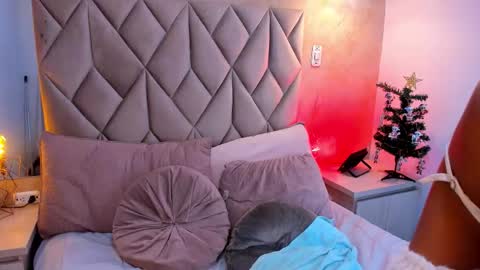 NATH QUIM online show from November 24, 8:30 pm