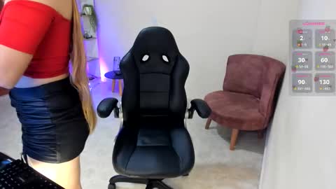 Snapshot of nathalie_29 chatting on February 16, 12:01 pm NATHALIE online show from February 16, 12:01 pm