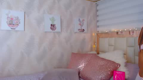 Nathalie Rose online show from November 21, 9:08 am