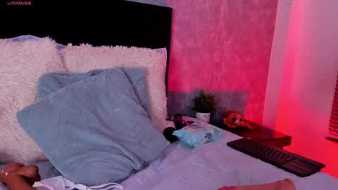 Nathaly lopez online show from December 8, 9:19 pm