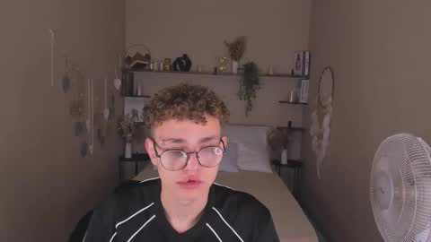 Snapshot of nathan_curl chatting on September 30, 10:09 am Nathan online show from September 30, 10:09 am