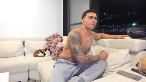 Snapshot of nathan_gross chatting on February 4, 1:33 am nathan_gross online show from February 4, 1:33 am