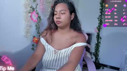 Snapshot of nathasha_jhonsom_ chatting on July 27, 11:39 am Naty online show from July 27, 11:39 am
