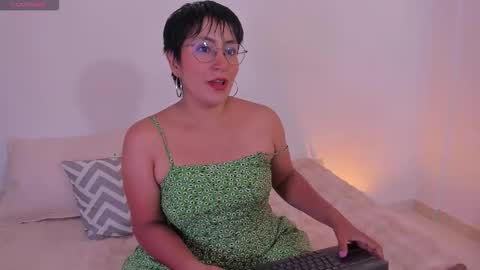 Snapshot of natty_bush chatting on November 29, 7:17 pm Nathalie online show from November 29, 7:17 pm