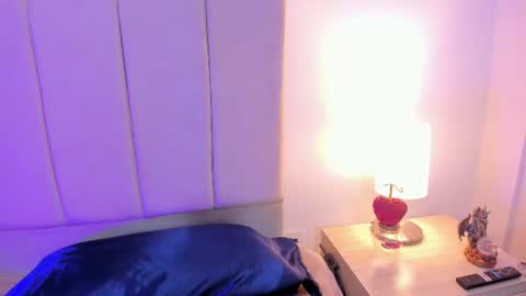 Snapshot of natty_bush chatting on June 24, 6:51 pm Nathalie online show from June 24, 6:51 pm