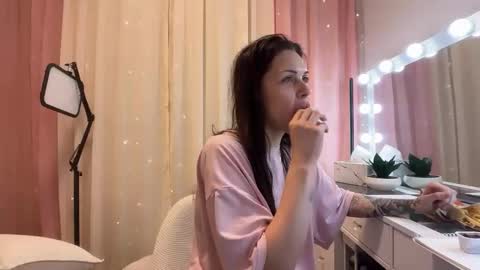 NATTY FIERROS online show from June 1, 9:49 pm