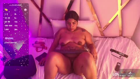 Snapshot of naturall_latina_ chatting on December 11, 9:09 am Sofia online show from December 11, 9:09 am