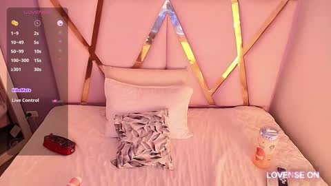 Snapshot of naturall_latina_ chatting on December 12, 3:21 am Sofia online show from December 12, 3:21 am