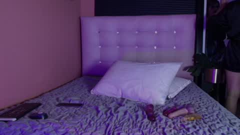 Gwen  online show from December 6, 7:56 pm