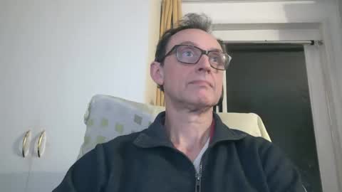 naturista25 online show from December 17, 9:32 pm