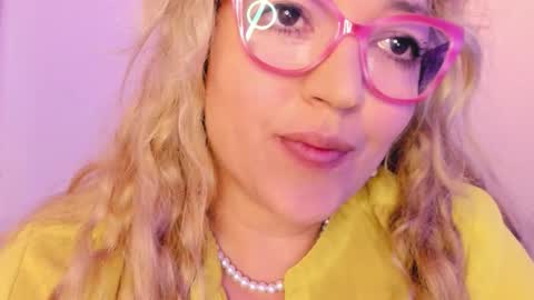 Snapshot of naty__mature_ chatting on October 25, 7:08 pm Nataly online show from October 25, 7:08 pm