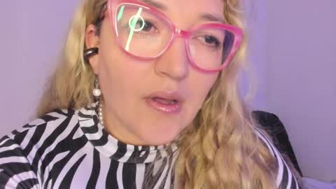 Snapshot of naty__mature_ chatting on November 26, 7:04 pm Nataly online show from November 26, 7:04 pm