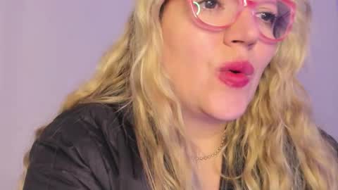 Snapshot of naty__mature_ chatting on December 4, 4:22 am Nataly online show from December 4, 4:22 am