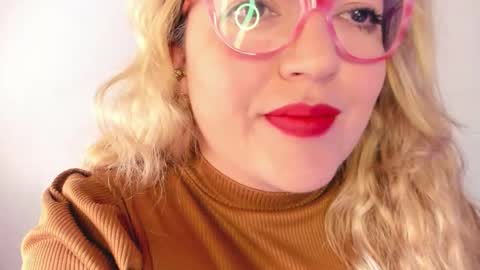 Snapshot of naty__mature_ chatting on December 5, 12:47 pm Nataly online show from December 5, 12:47 pm