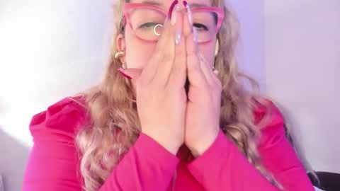 Snapshot of naty__mature_ chatting on December 15, 10:52 am Nataly online show from December 15, 10:52 am