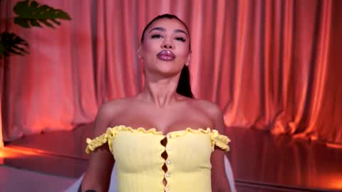 Naty online show from April 8, 7:25 pm