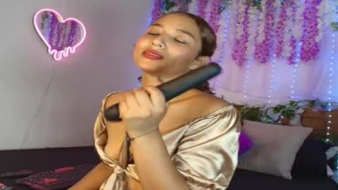 Snapshot of natzurit chatting on November 4, 5:45 pm Natzu online show from November 4, 5:45 pm