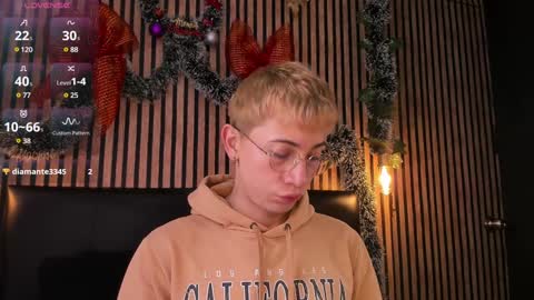 Christopher  Chris online show from December 12, 12:33 pm