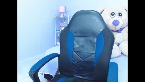 Snapshot of naughty_ariel chatting on January 31, 6:24 am Zoe online show from January 31, 6:24 am