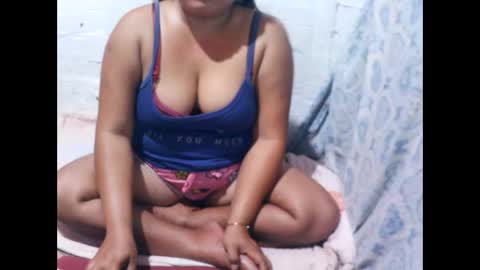 Hannah online show from April 16, 7:03 pm