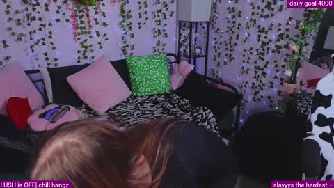 Snapshot of naughty_bella99 chatting on November 29, 1:52 am bella online show from November 29, 1:52 am