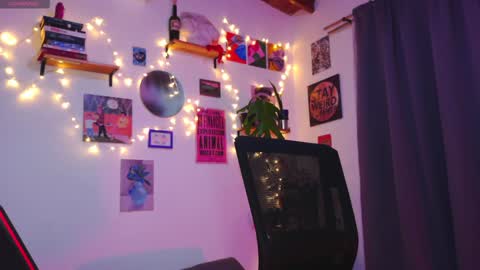 Snapshot of naughty_em_17 chatting on January 4, 12:05 am Em  please help me reach 100 thumbs up 3 online show from January 4, 12:05 am