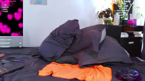 Snapshot of naughty_em_17 chatting on January 4, 5:47 pm Em  please help me reach 100 thumbs up 3 online show from January 4, 5:47 pm