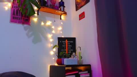 Snapshot of naughty_em_17 chatting on January 21, 10:19 am Em  please help me reach 100 thumbs up 3 online show from January 21, 10:19 am