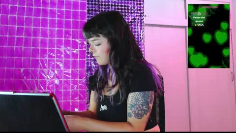 Snapshot of naughty_em_17 chatting on March 6, 9:25 am Em  please help me reach 100 thumbs up 3 online show from March 6, 9:25 am