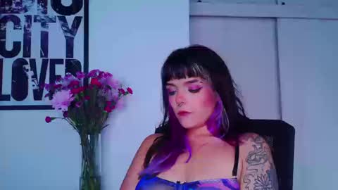 Snapshot of naughty_em_17 chatting on September 13, 9:58 pm Em  please help me reach 100 thumbs up 3 online show from September 13, 9:58 pm