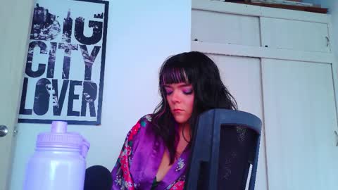 Snapshot of naughty_em_17 chatting on September 16, 6:09 pm Em  please help me reach 100 thumbs up 3 online show from September 16, 6:09 pm