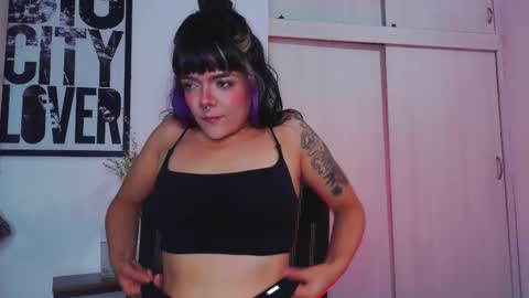 Snapshot of naughty_em_17 chatting on September 27, 7:46 am Em  please help me reach 100 thumbs up 3 online show from September 27, 7:46 am