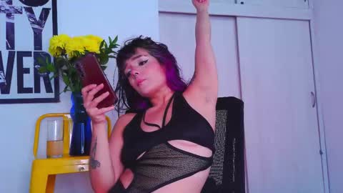 Snapshot of naughty_em_17 chatting on October 18, 8:31 pm Em  please help me reach 100 thumbs up 3 online show from October 18, 8:31 pm