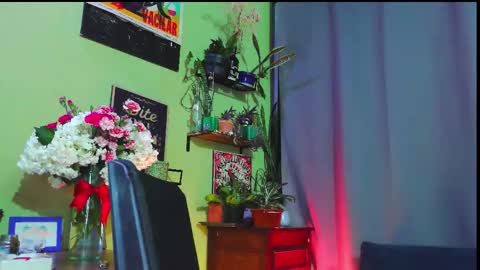 Snapshot of naughty_em_17 chatting on February 21, 5:52 am Em please help me reach 100 thumbs up 3 online show from February 21, 5:52 am