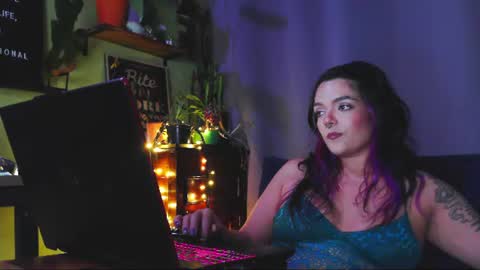 Snapshot of naughty_em_17 chatting on June 24, 5:50 am Em please help me reach 100 thumbs up 3 online show from June 24, 5:50 am