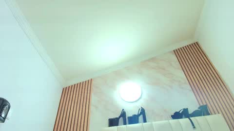 Snapshot of naughty_kittenm chatting on October 24, 11:28 am Kitten online show from October 24, 11:28 am