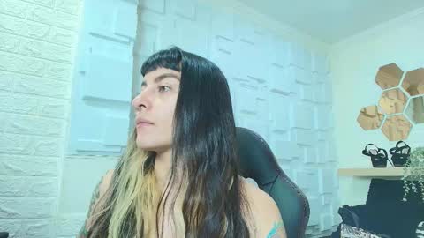 Snapshot of naughty_kittenm chatting on November 22, 11:20 am Kitten online show from November 22, 11:20 am