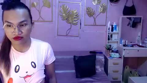 naughty_lorien143 online show from October 26, 10:21 am