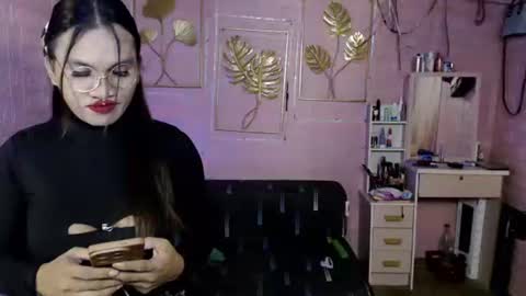 naughty_lorien143 online show from March 27, 11:43 am