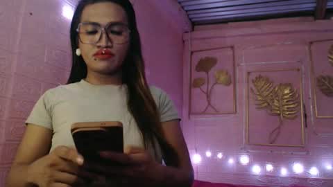 naughty_lorien143 online show from April 20, 11:35 am