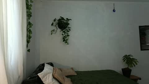 naughty_thompson1 online show from April 15, 7:10 pm