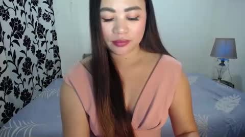 Snapshot of naughtyandsweetx chatting on December 28, 12:47 am May online show from December 28, 12:47 am