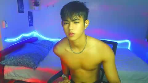 Snapshot of naughtyboylouie chatting on September 21, 6:20 pm Loue online show from September 21, 6:20 pm