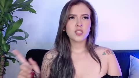 LANAindependent model online show from February 12, 12:22 pm