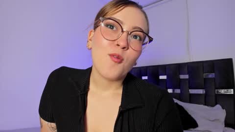 LANAindependent model online show from October 29, 5:10 am