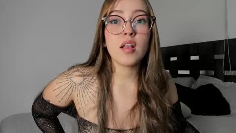 LANAindependent model online show from January 10, 9:00 am